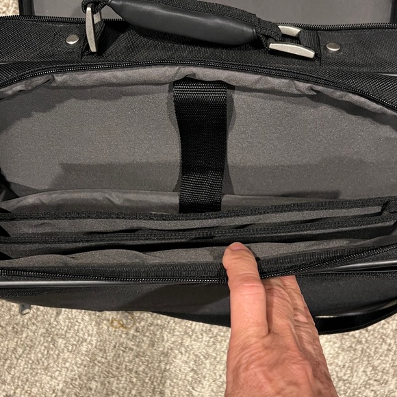 Samsonite Black Laptop Shoulder Messenger Bag - Picture 6 of 10